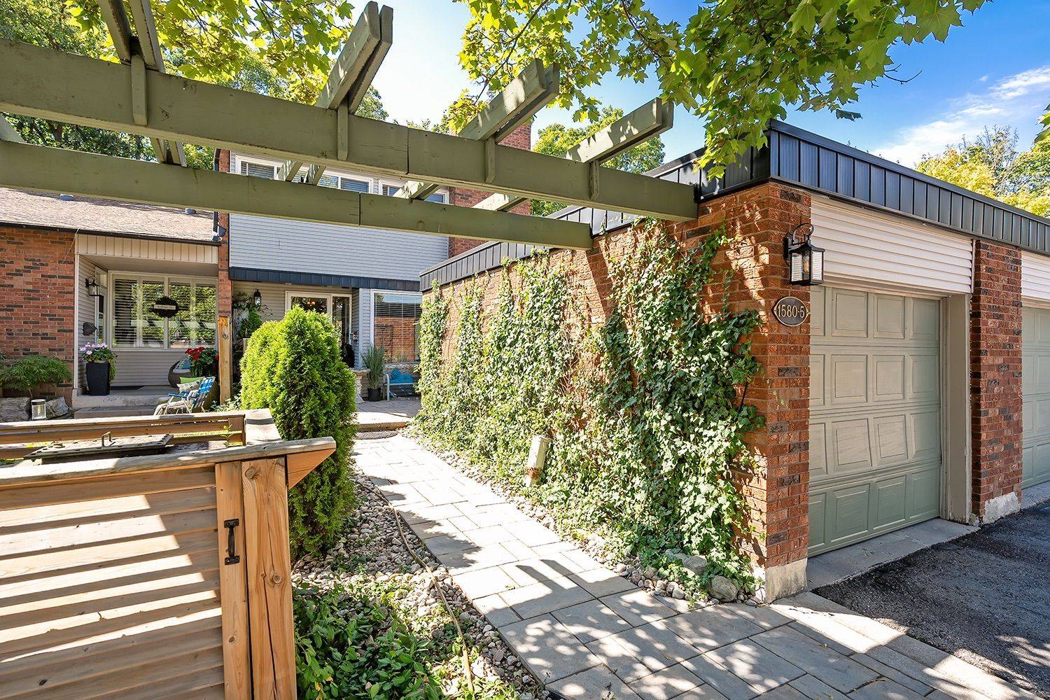 Burlington, ON L7P 3A7,1580 Kerns RD #5