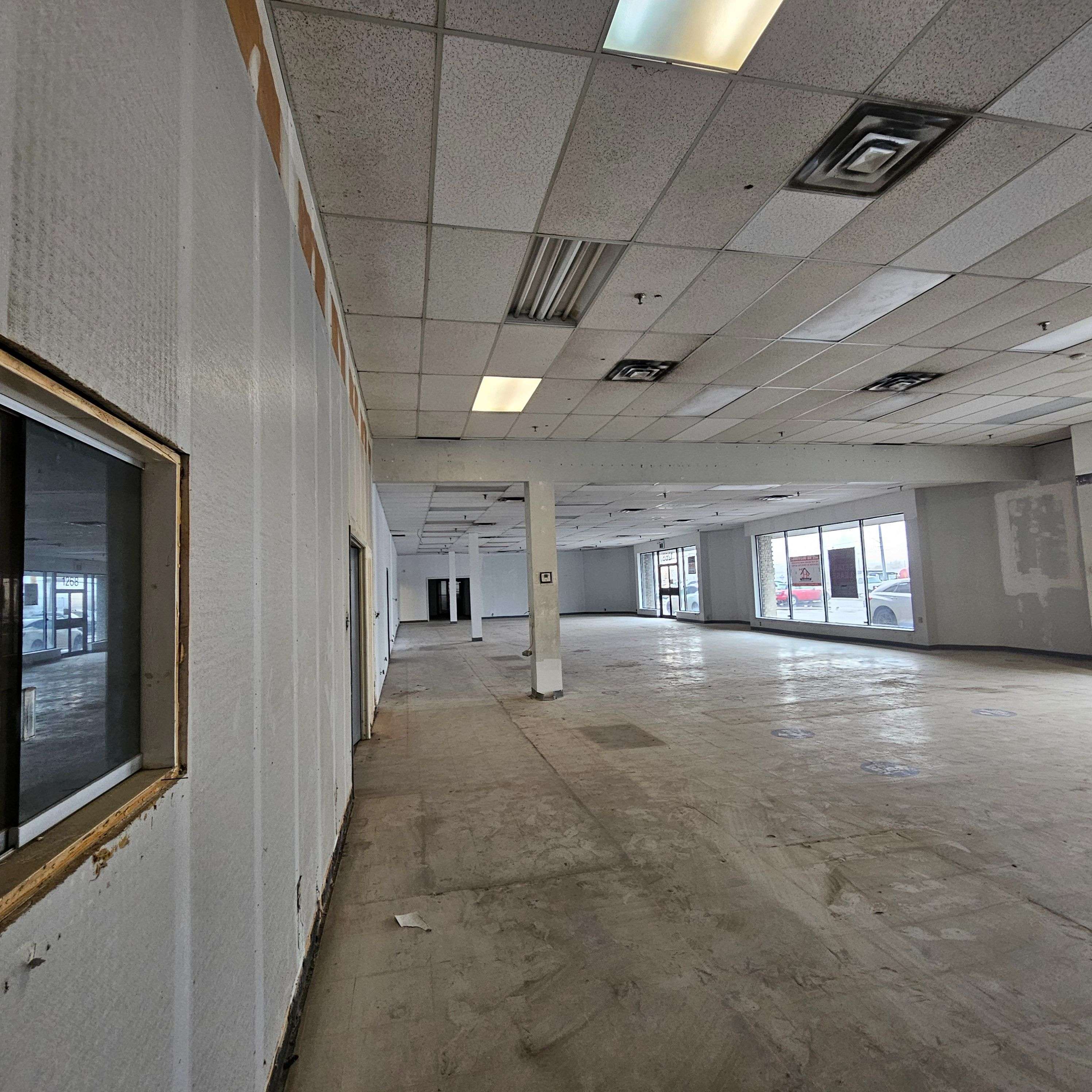 Mississauga, ON L4W 1K8,1270 Eglinton AVE E #A