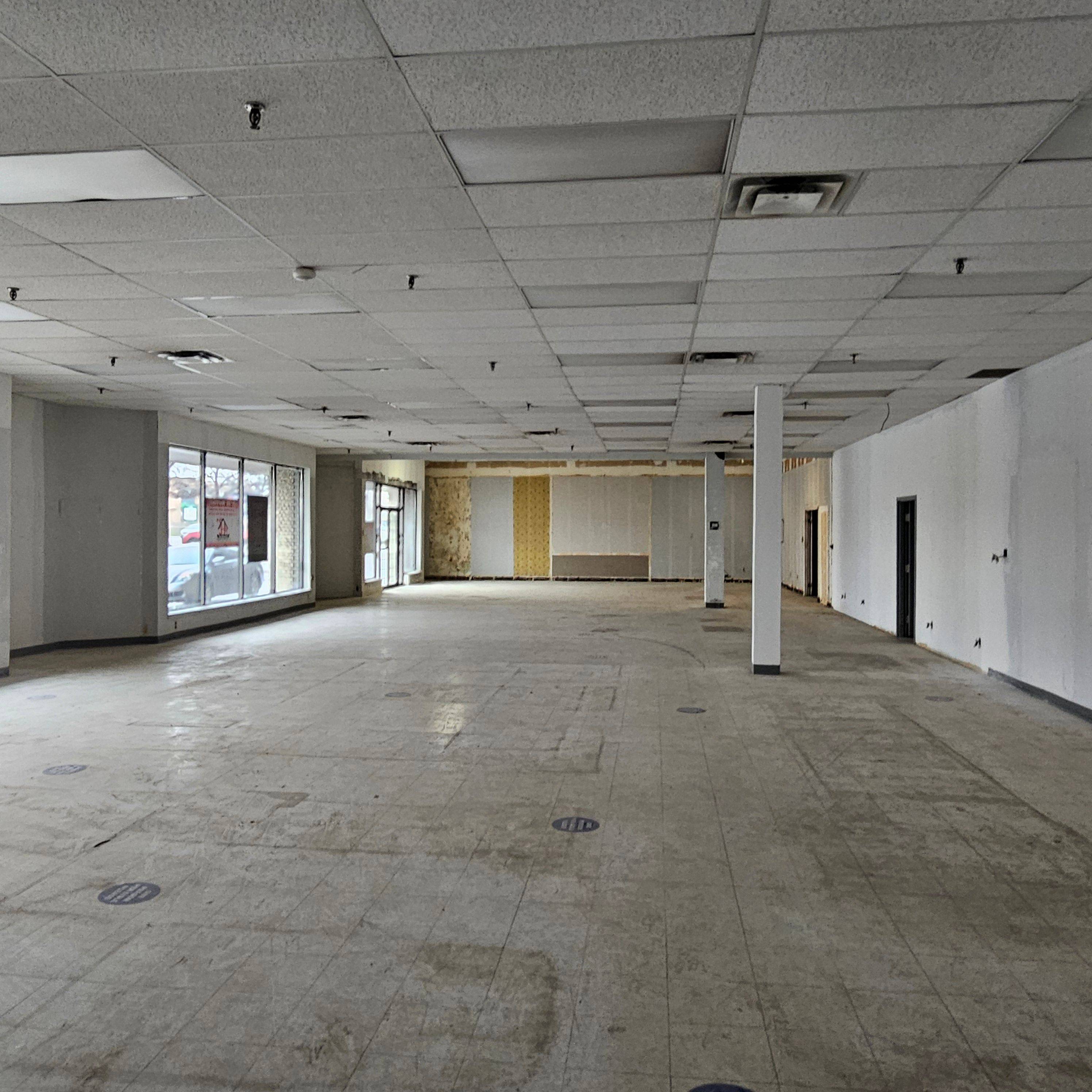 Mississauga, ON L4W 1K8,1268-1270 Eglinton AVE E