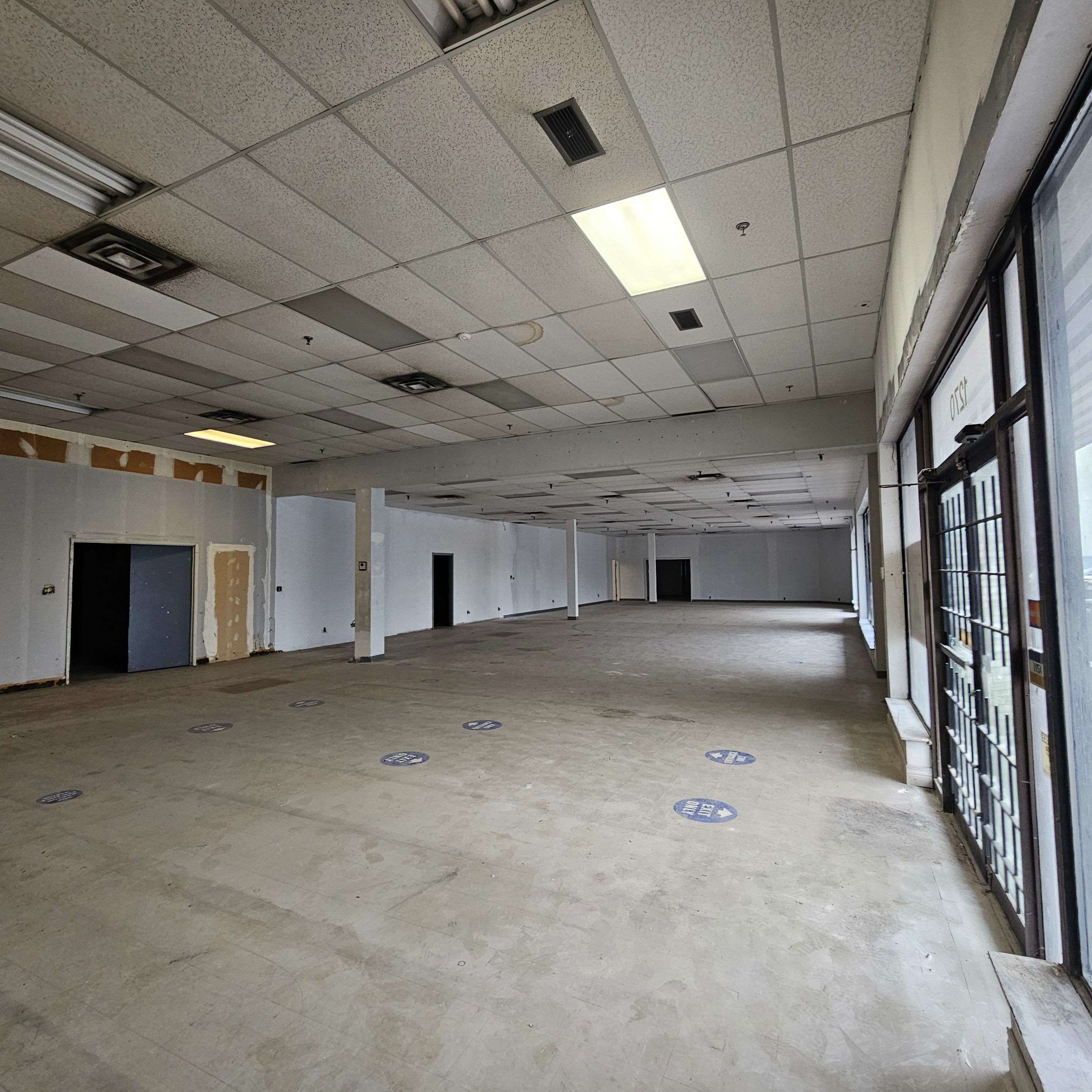 Mississauga, ON L4W 1K8,1268-1270 Eglinton AVE E