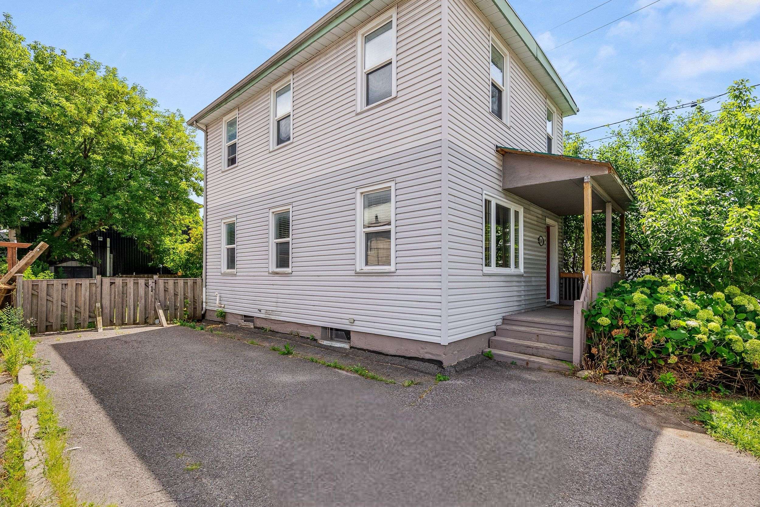 Vanier And Kingsview Park, ON K1L 7T8,240 Garneau ST