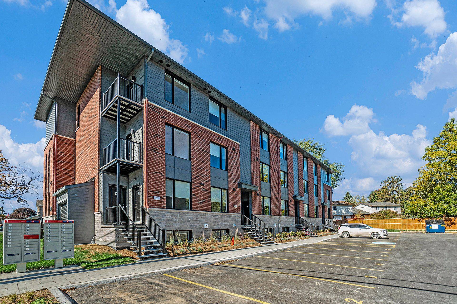 Russell, ON K4R 0M2,251 Castor ST #9