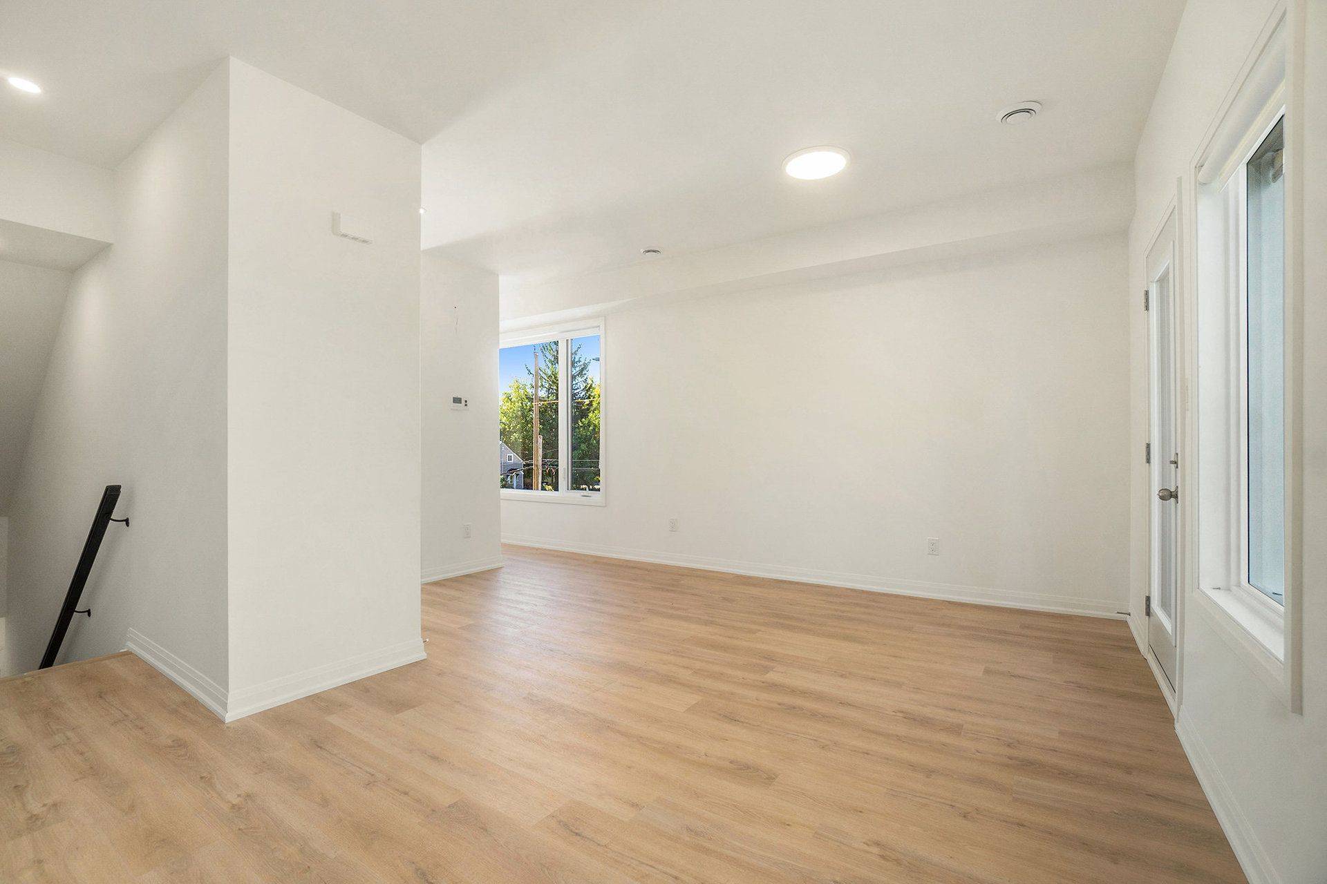 Russell, ON K4R 0M2,255 Castor ST #202