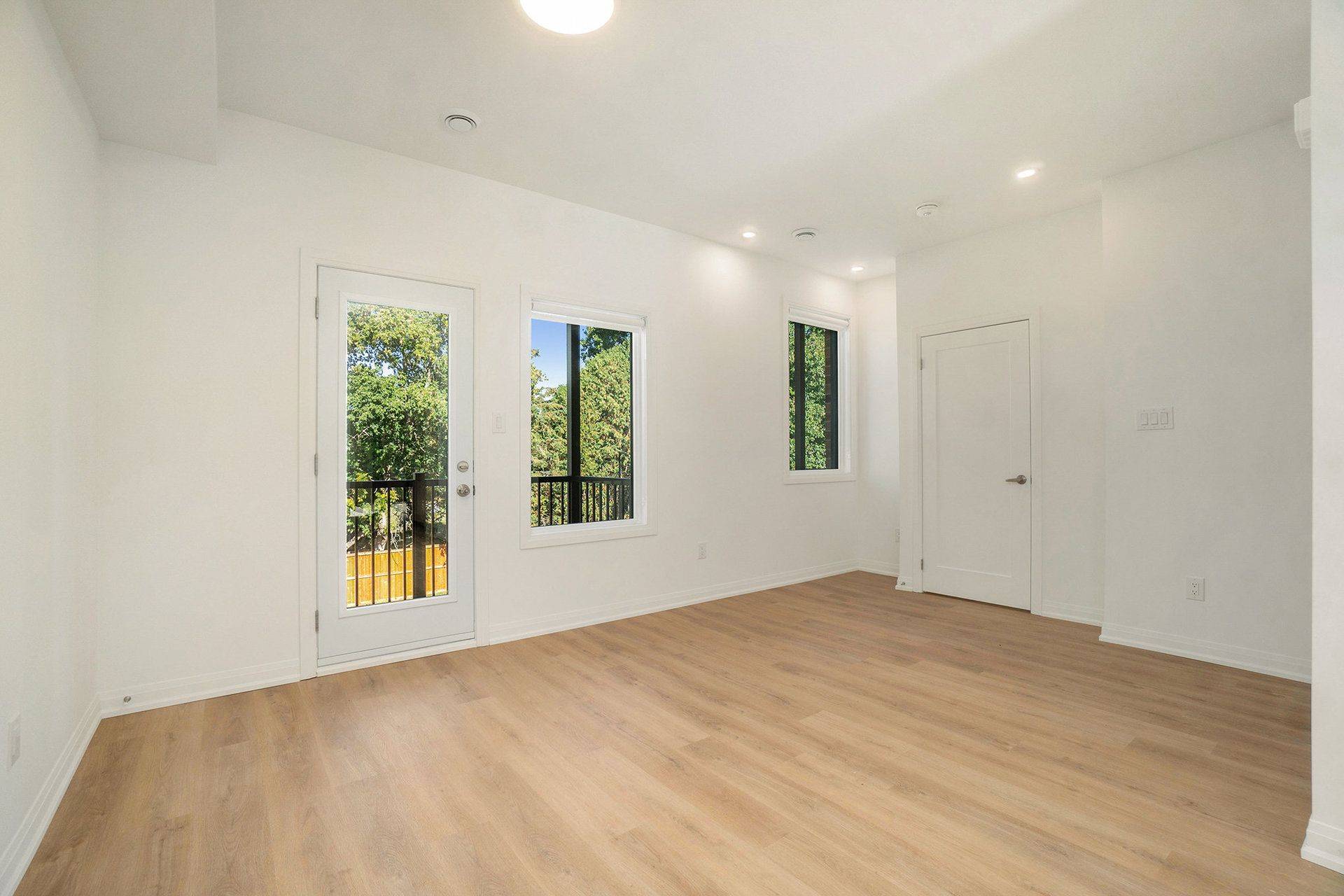 Russell, ON K4R 0M2,255 Castor ST #202