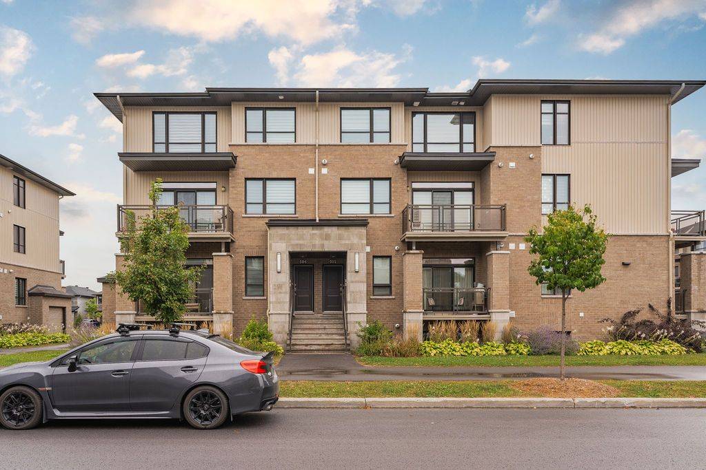 Orleans - Convent Glen And Area, ON K1W 0L7,590 Compass ST #23