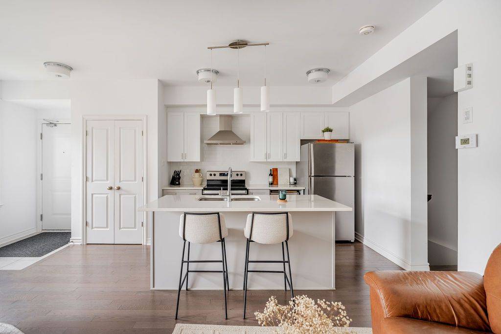 Orleans - Convent Glen And Area, ON K1W 0L7,590 Compass ST #23