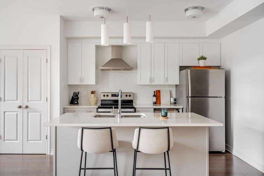 Orleans - Convent Glen And Area, ON K1W 0L7,590 Compass ST #23