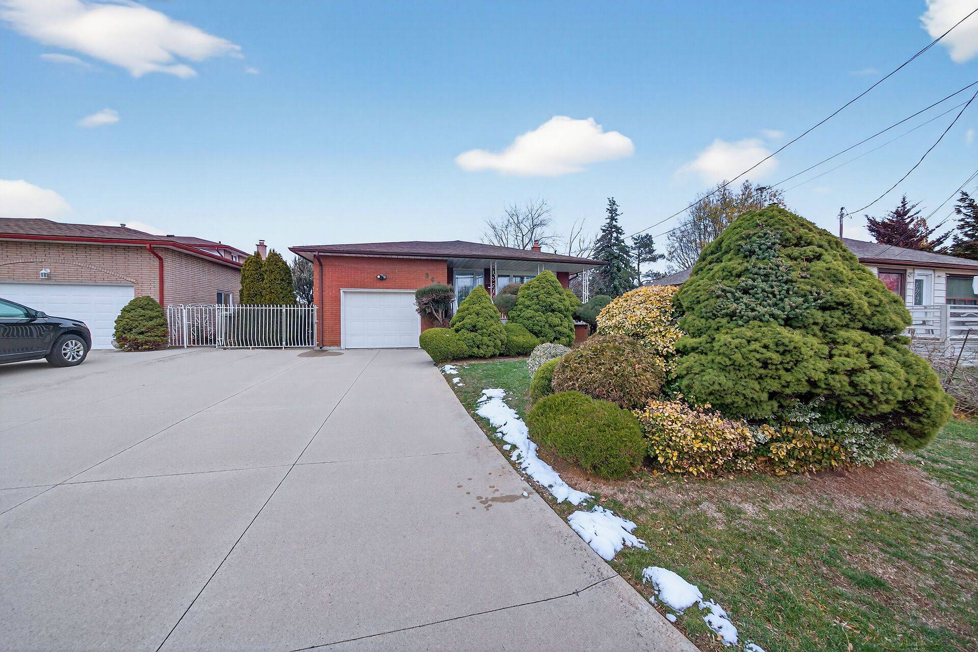 Hamilton, ON L8E 2B6,369 Federal ST