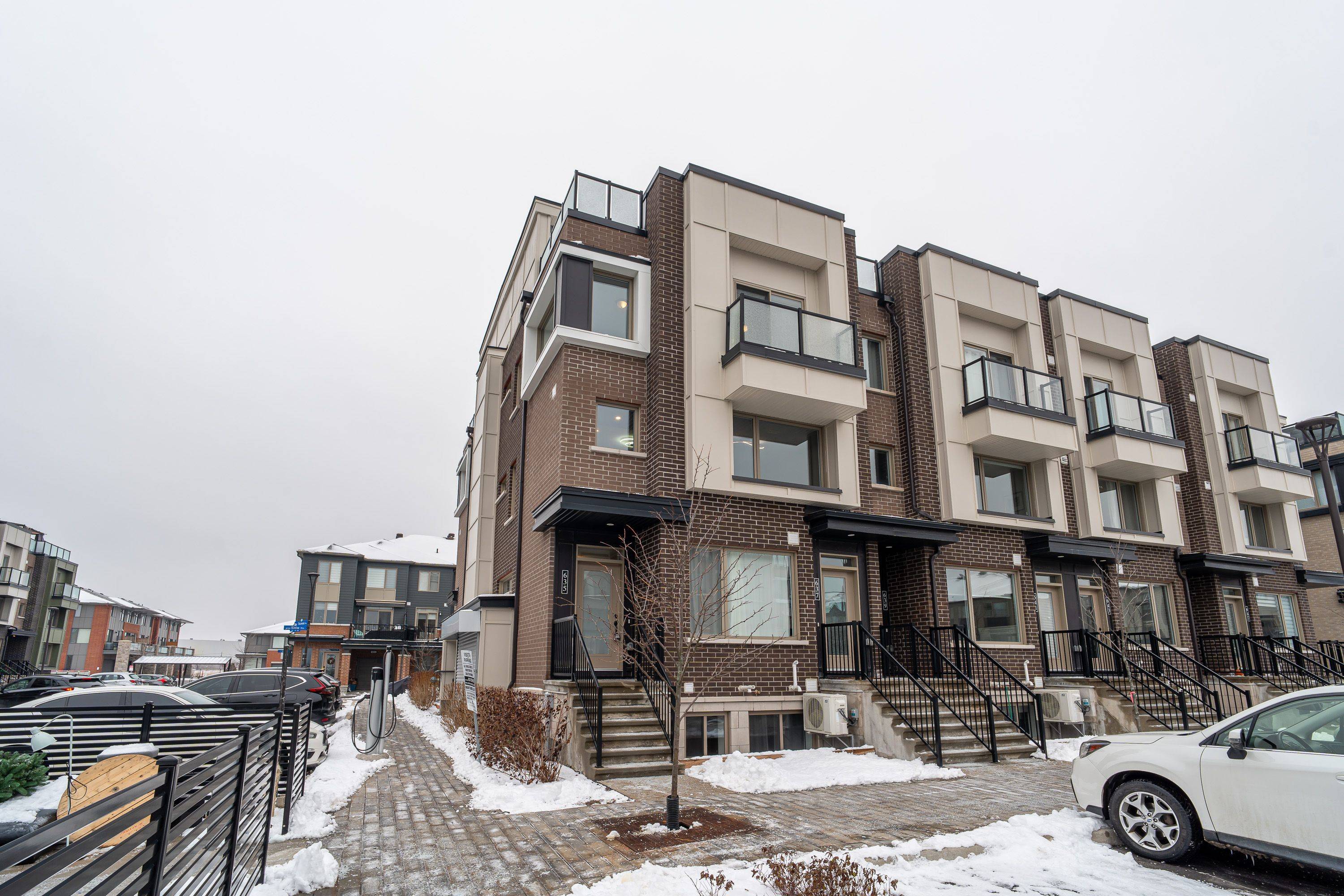 Manor Park - Cardinal Glen And Area, ON K1K 5A3,635 Makwa Private