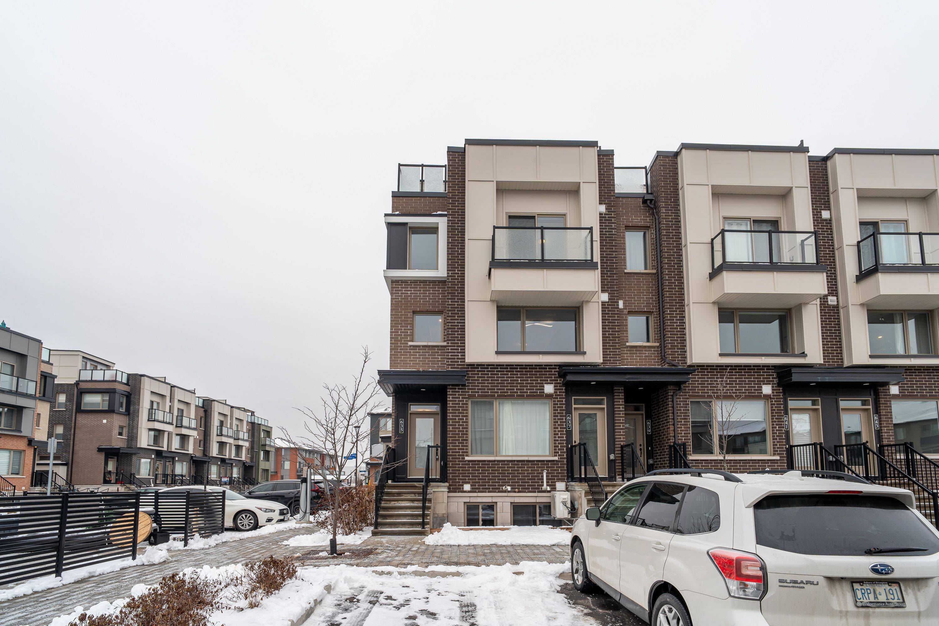 Manor Park - Cardinal Glen And Area, ON K1K 5A3,635 Makwa Private