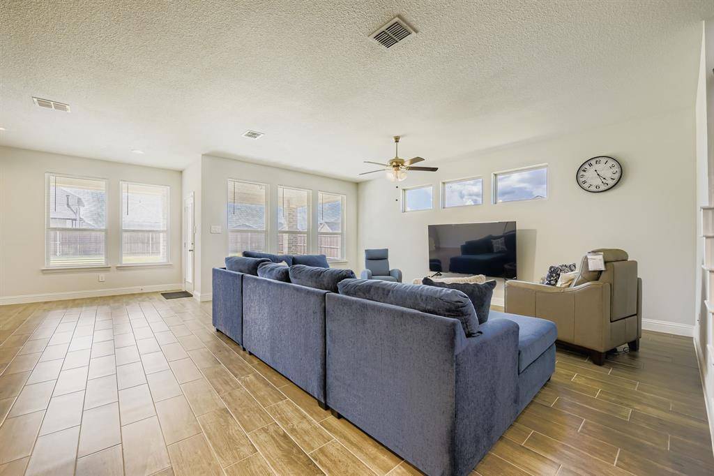 Fort Worth, TX 76179,5961 Halls Lake Loop