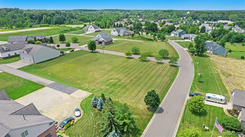 Linden, MI 48451,15051 Poberezny CT