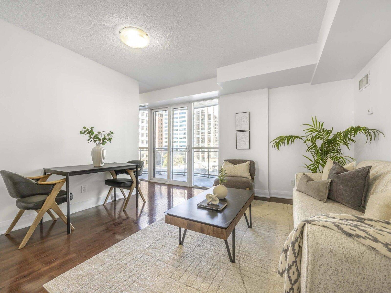 Toronto C02, ON M4T 1Y6,1430 Yonge ST #606