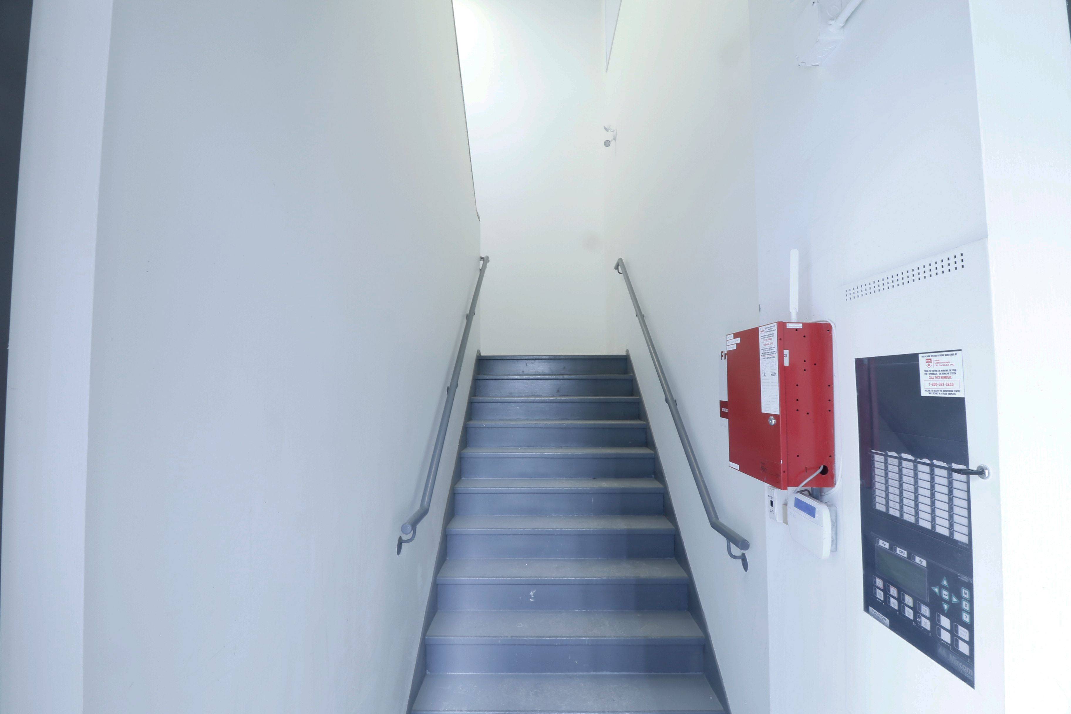 Toronto C02, ON M6G 1K1,570 Bloor ST W #200