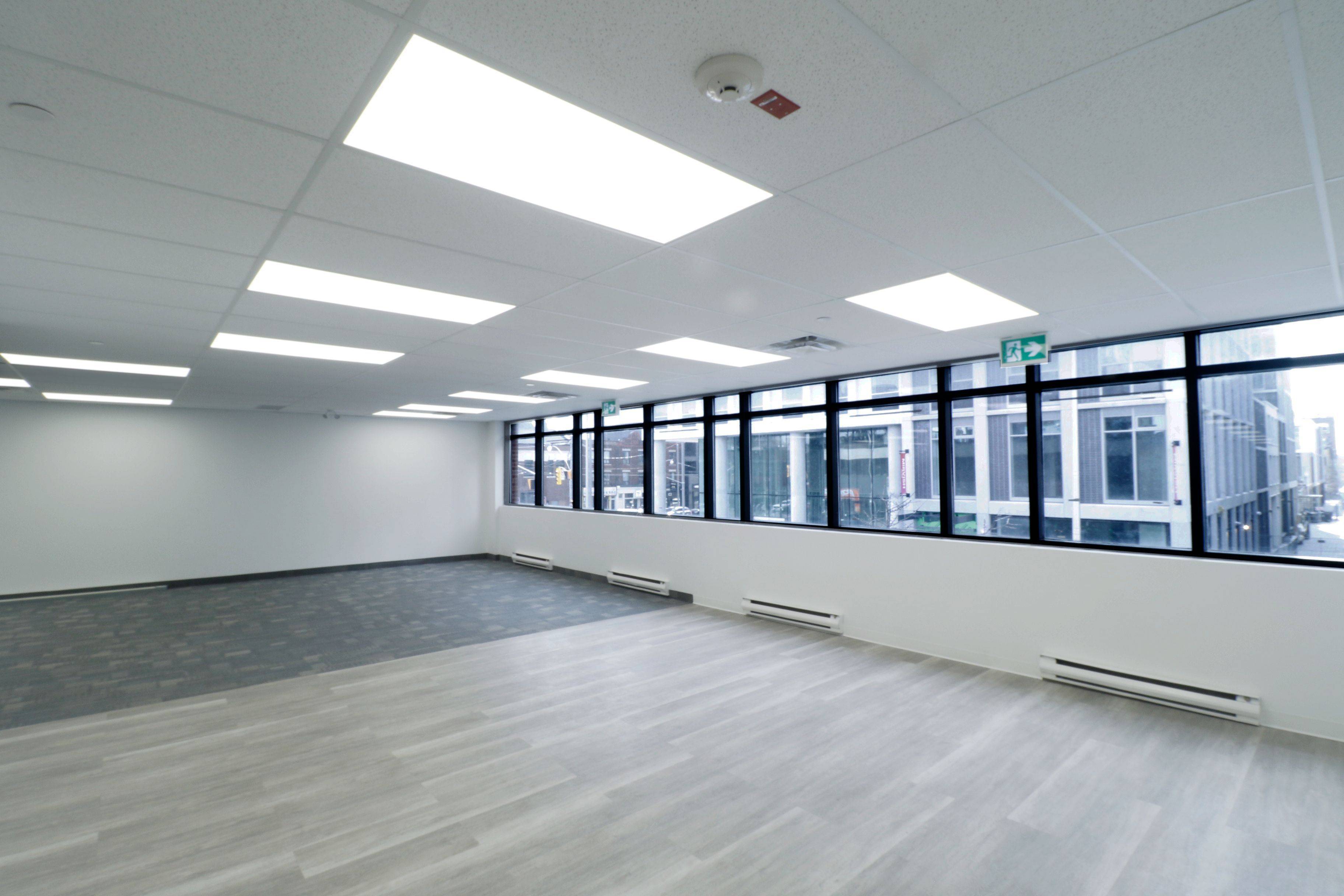 Toronto C02, ON M6G 1K1,570 Bloor ST W #200