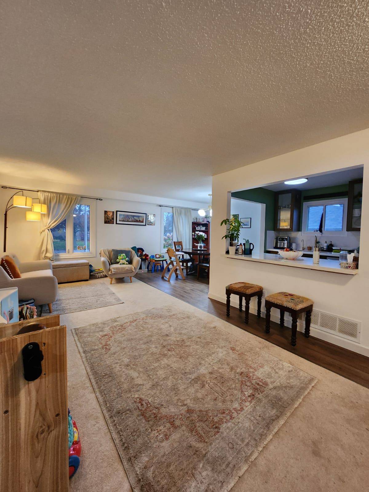 Barrie, ON L4N 5B8,63 Bronte CRES