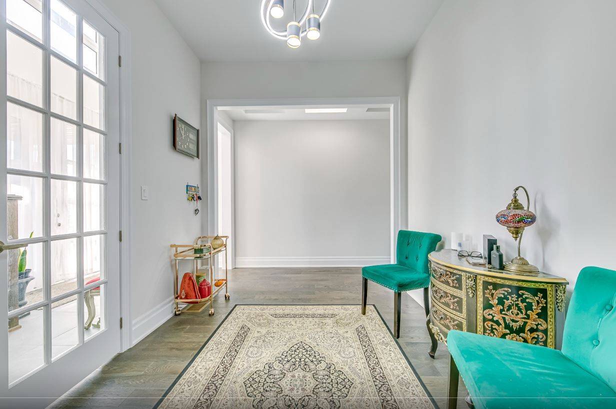 Oakville, ON L6H 7Z9,1367 Pelican Passage