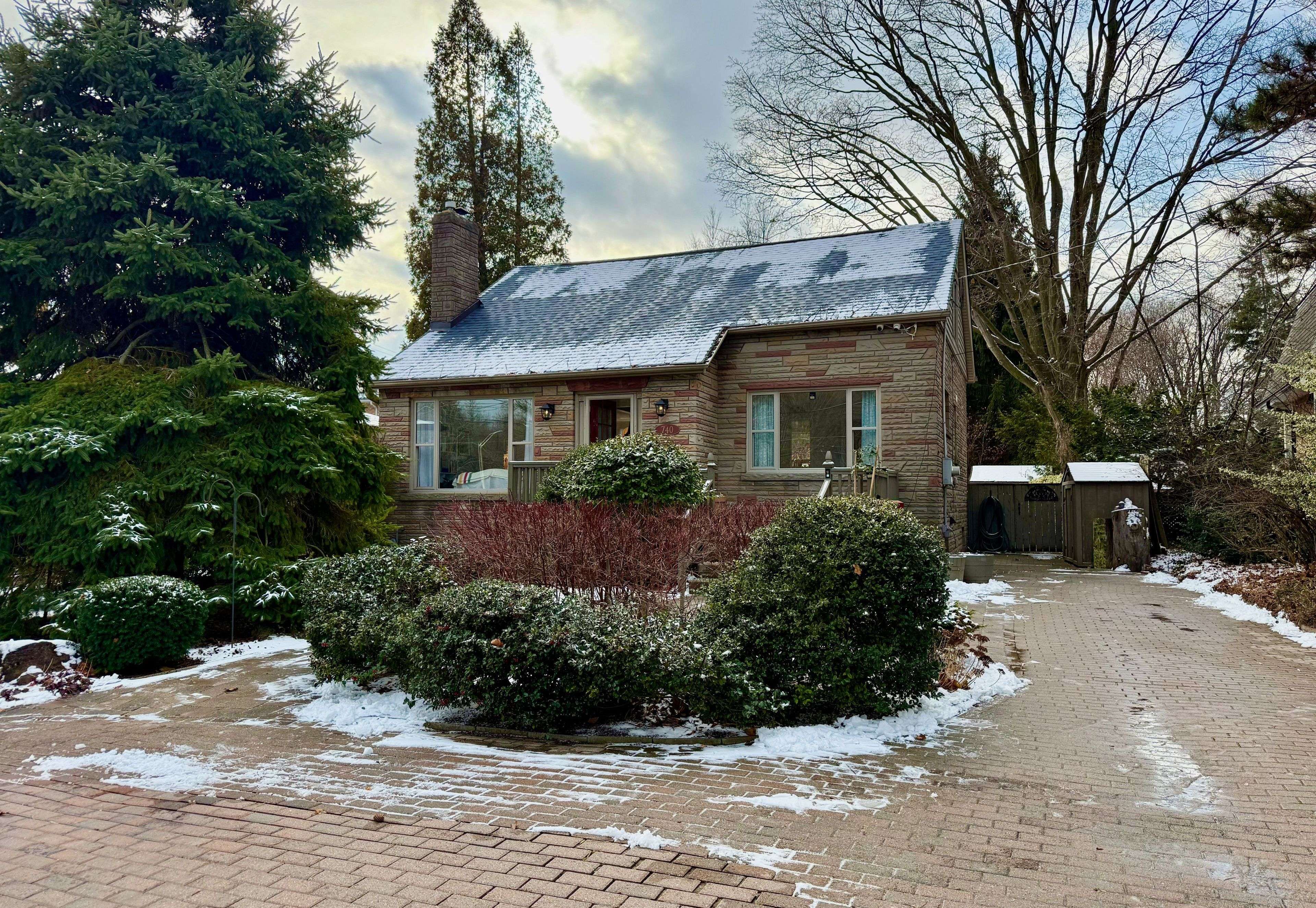 Mississauga, ON L5J 2T9,740 Clarkson RD S