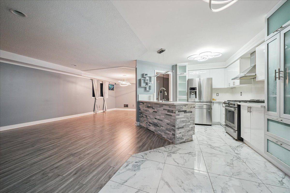 Mississauga, ON L5M 5N1,4806 Rosebush RD