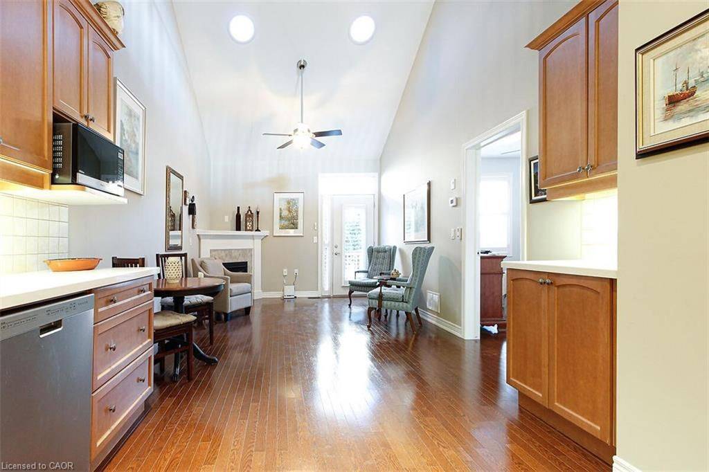 Burlington, ON L7M 0V3,2120 Itabashi WAY #158