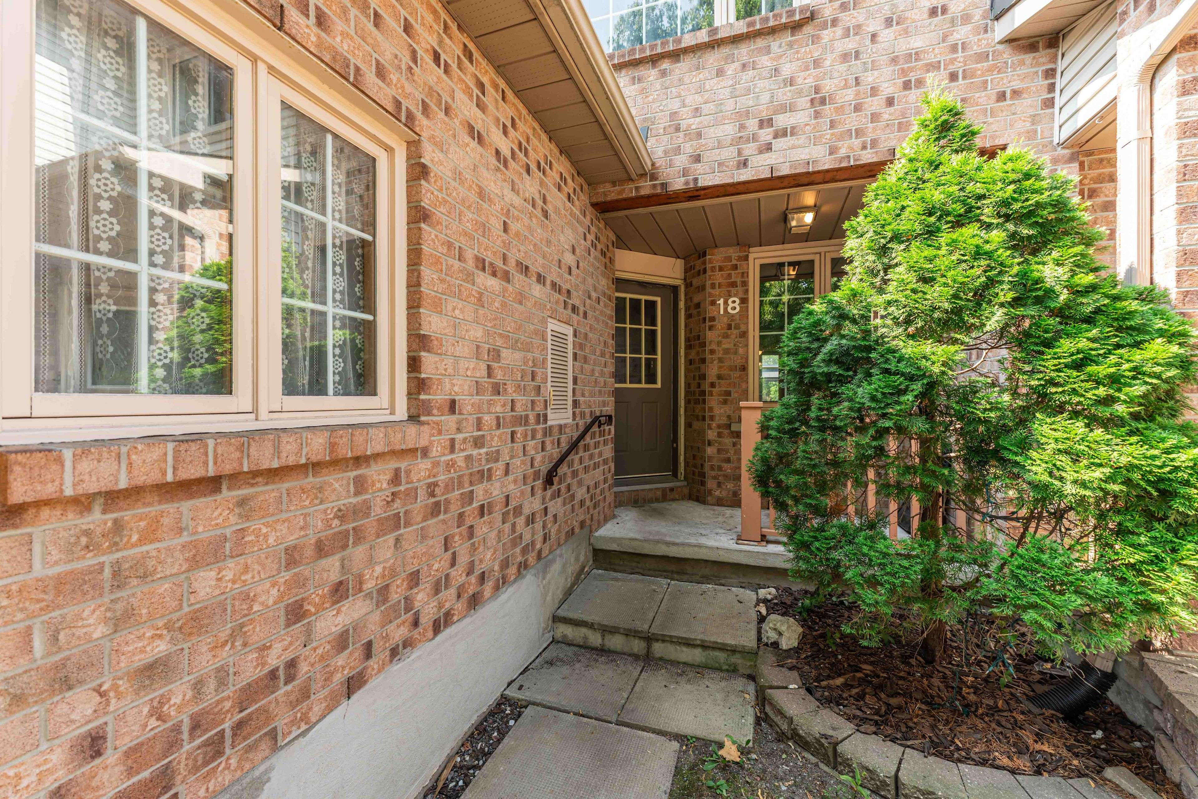 Stittsville - Munster - Richmond, ON K2S 1R3,18 Ravenscroft CT