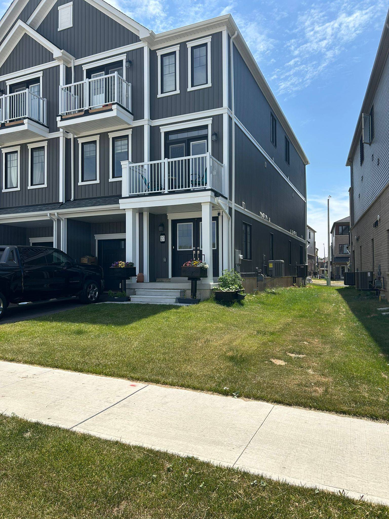 Haldimand, ON N3W 0J3,27 Central Market DR