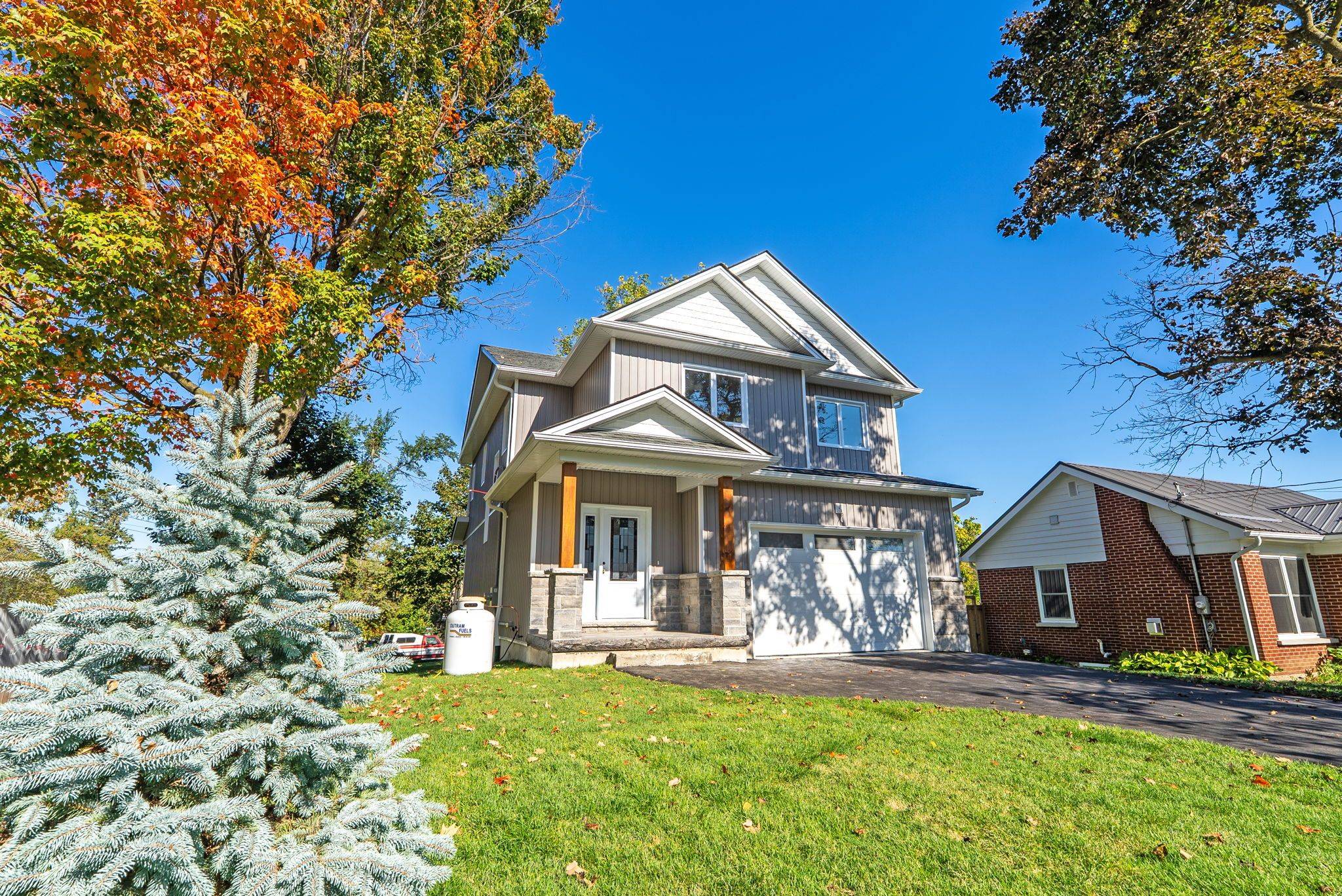 Kawartha Lakes, ON K9V 2A6,50 Russell ST E