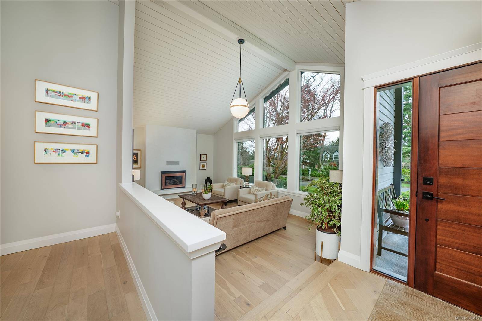 Saanich, BC V8N 5X4,2780 Arbutus Rd