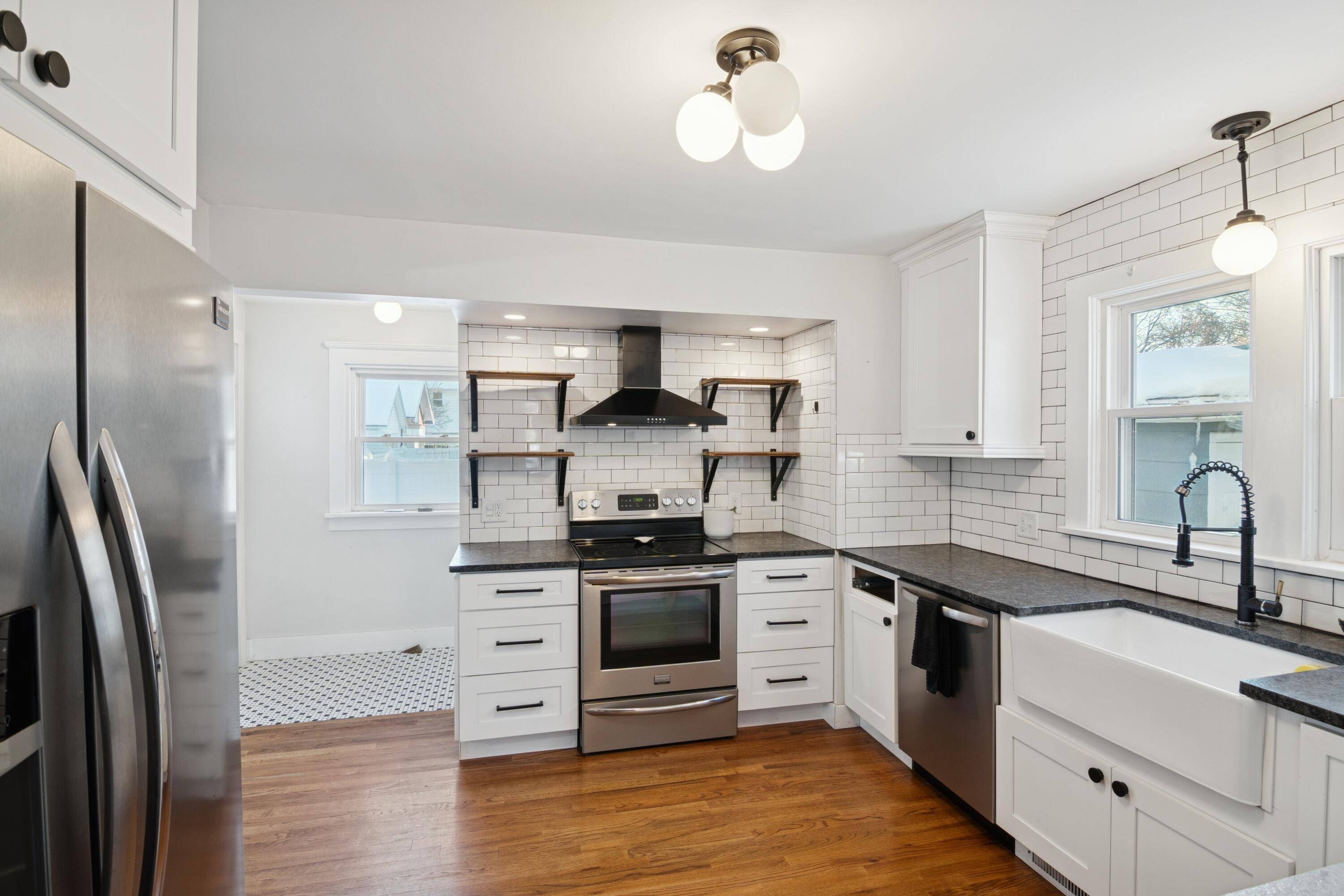 Jackson, MI 49203,911 4th ST