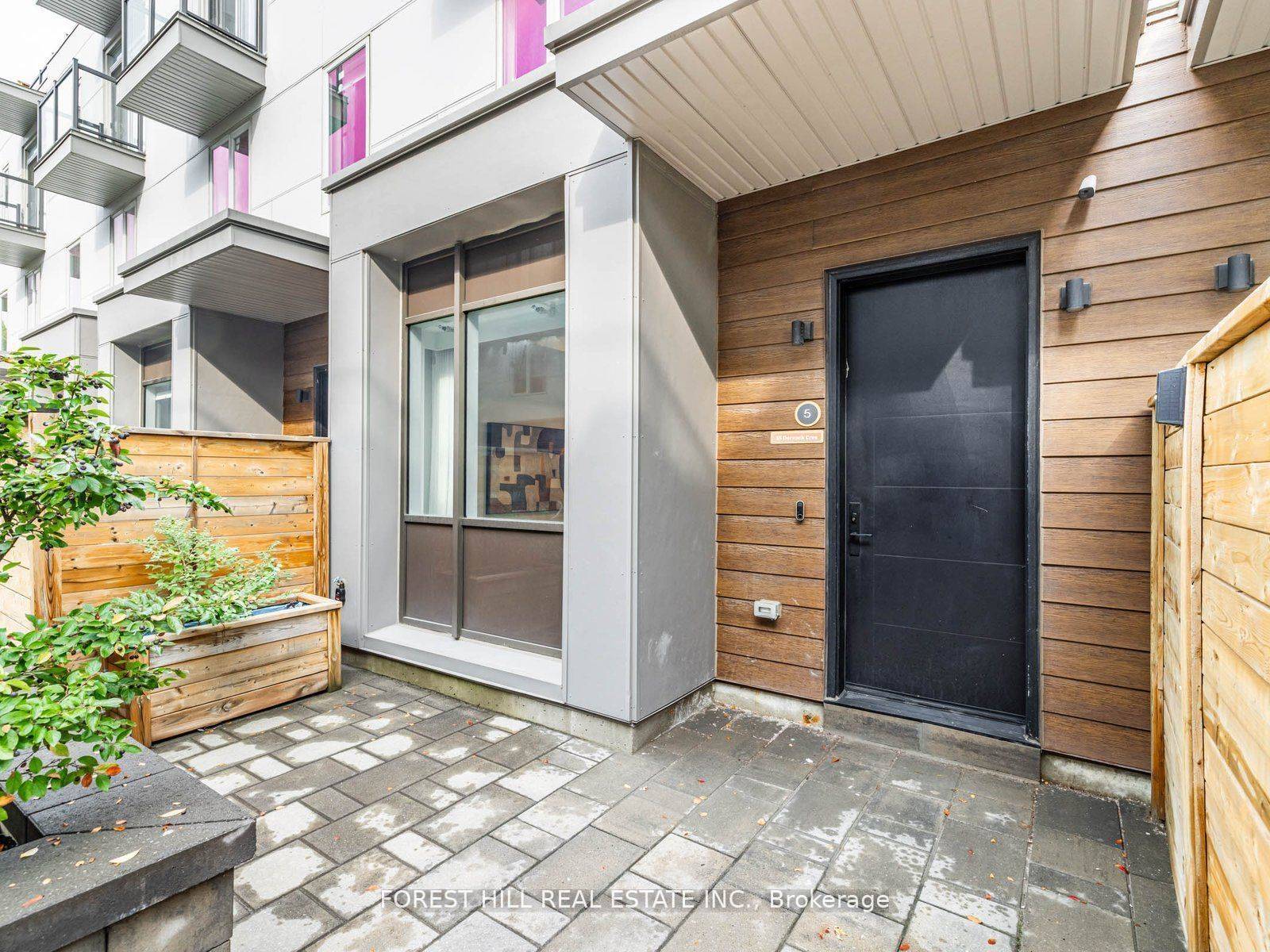 Toronto C15, ON M2K 0G7,35 Dervock CRES #UNIT-5