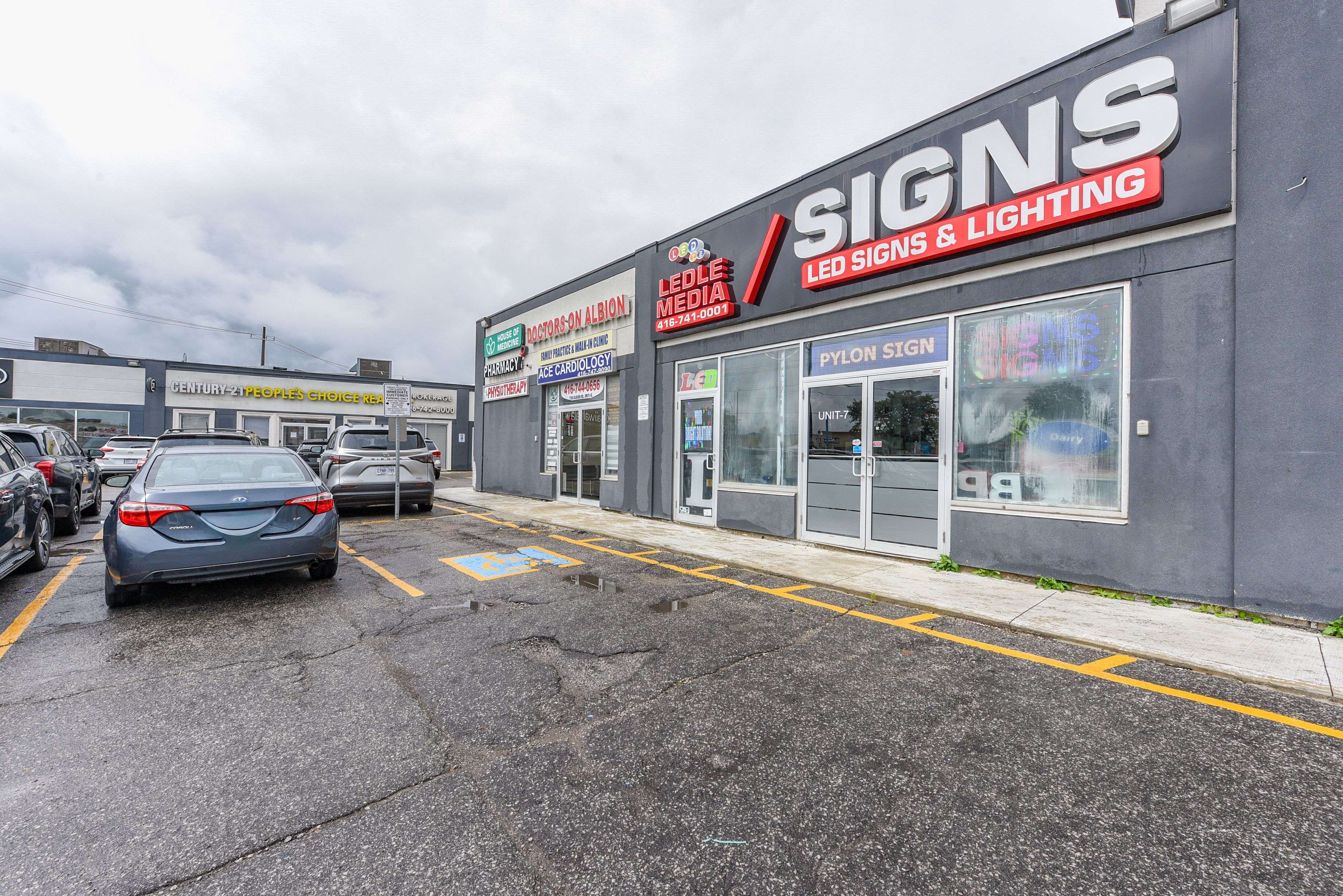 Toronto W10, ON M9V 1C1,1780 Albion RD #7