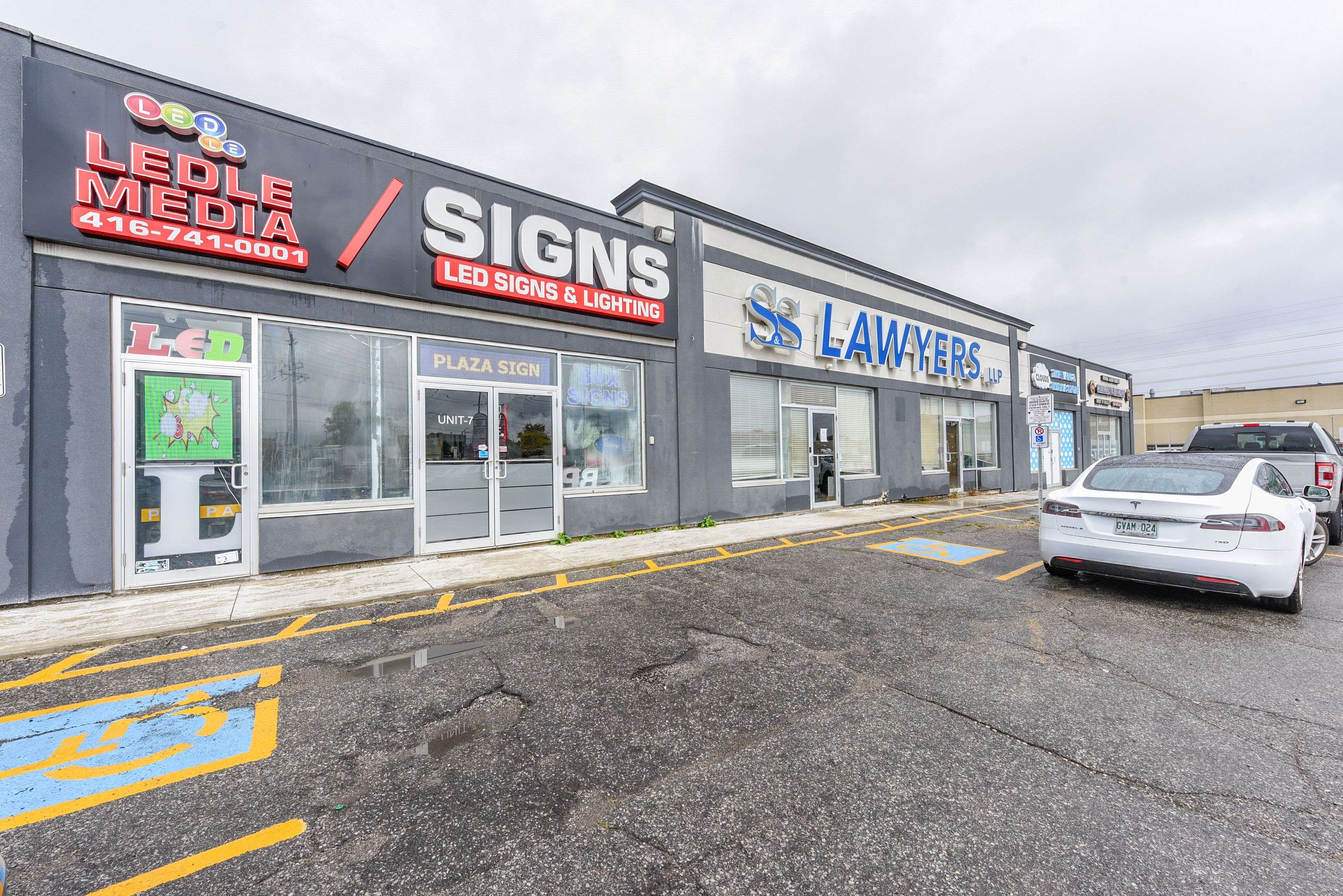 Toronto W10, ON M9V 1C1,1780 Albion RD #7