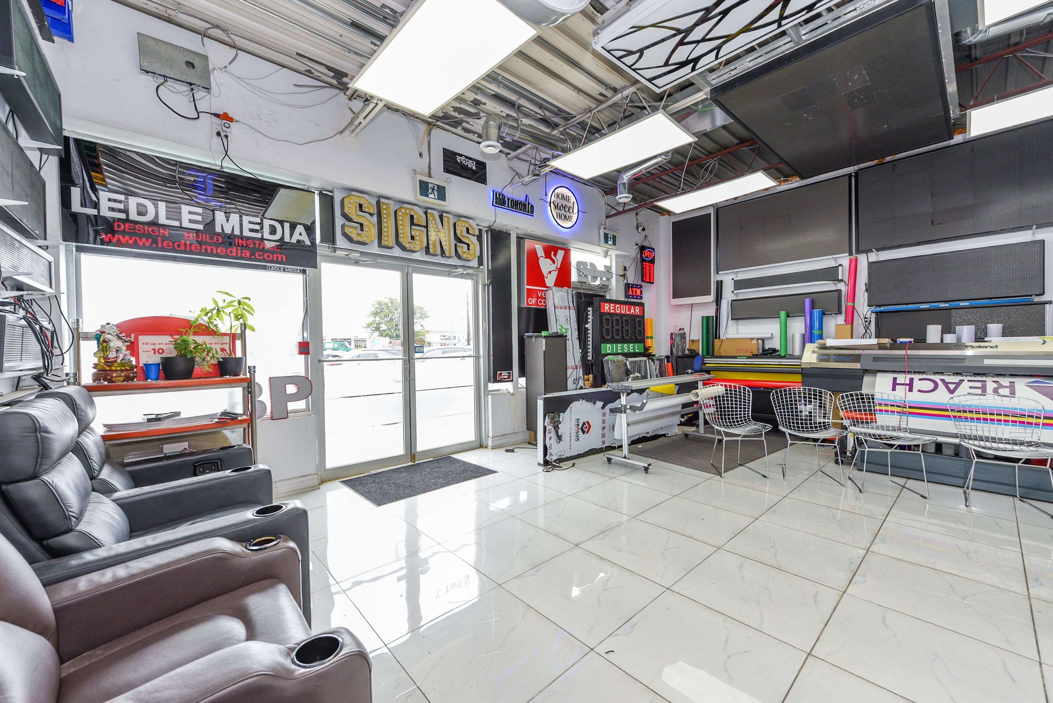 Toronto W10, ON M9V 1C1,1780 Albion RD #7