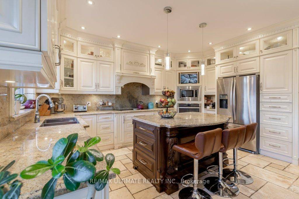 Toronto W03, ON M6E 2E3,21 Thornton AVE