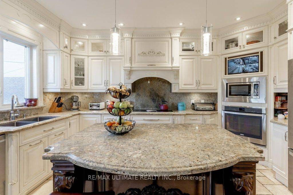 Toronto W03, ON M6E 2E3,21 Thornton AVE