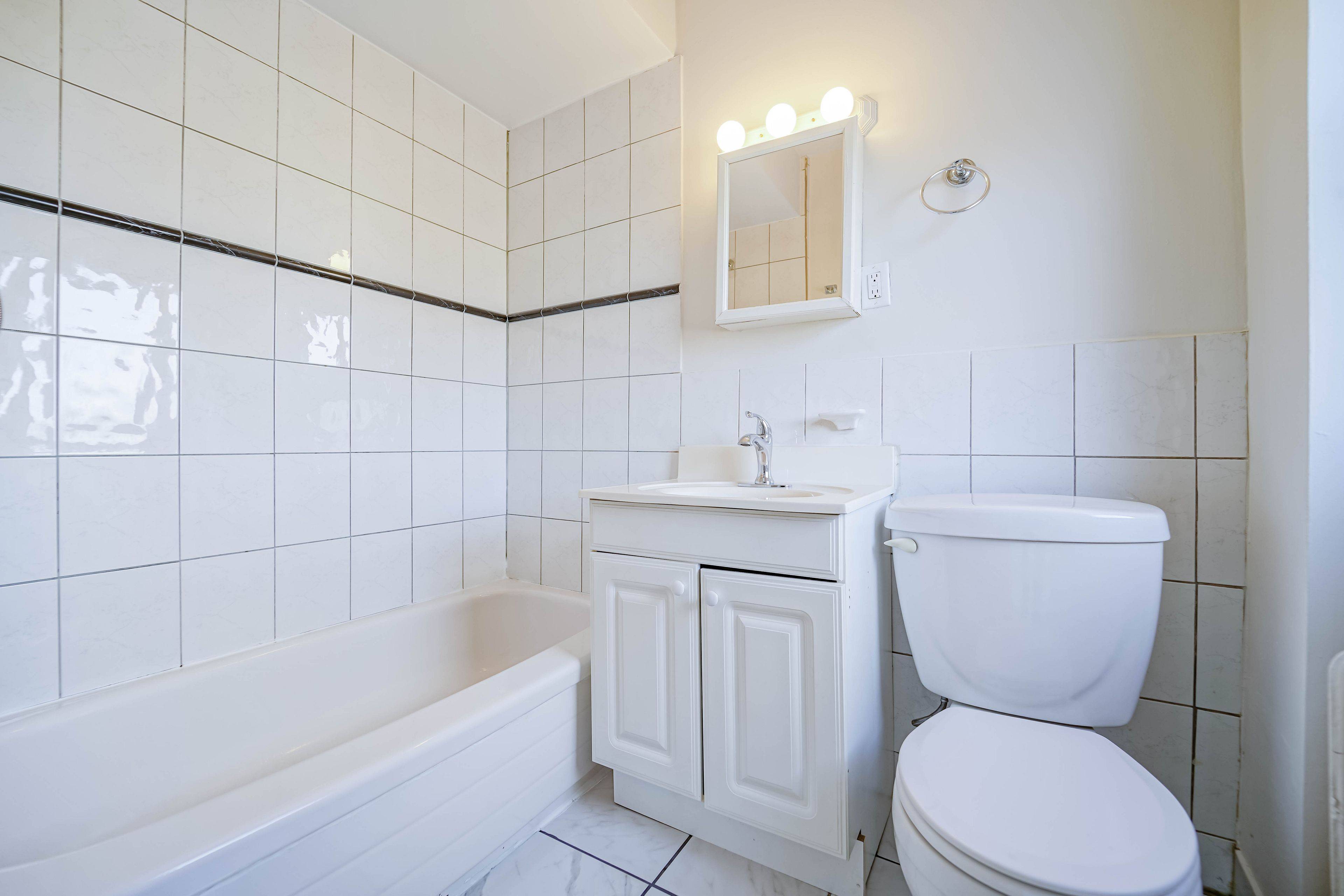 Toronto W07, ON M8Z 1N5,818A The Queensway N/A