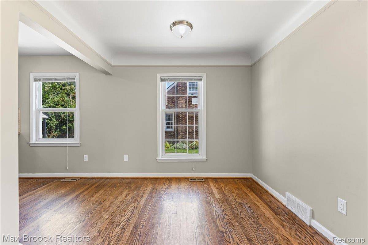 Oak Park, MI 48237,13710 Balfour AVE