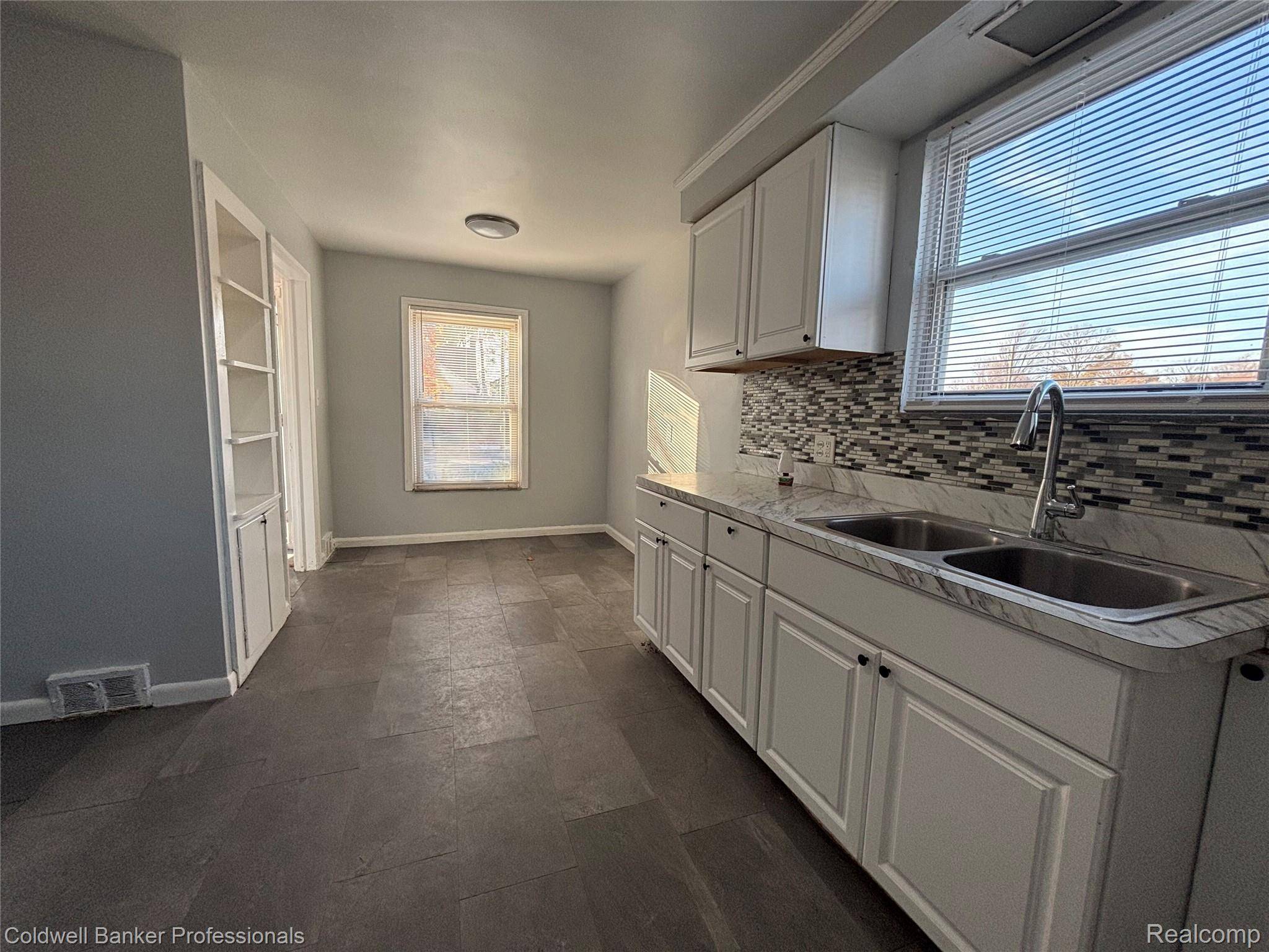 Detroit, MI 48227,13618 Grandmont AVE