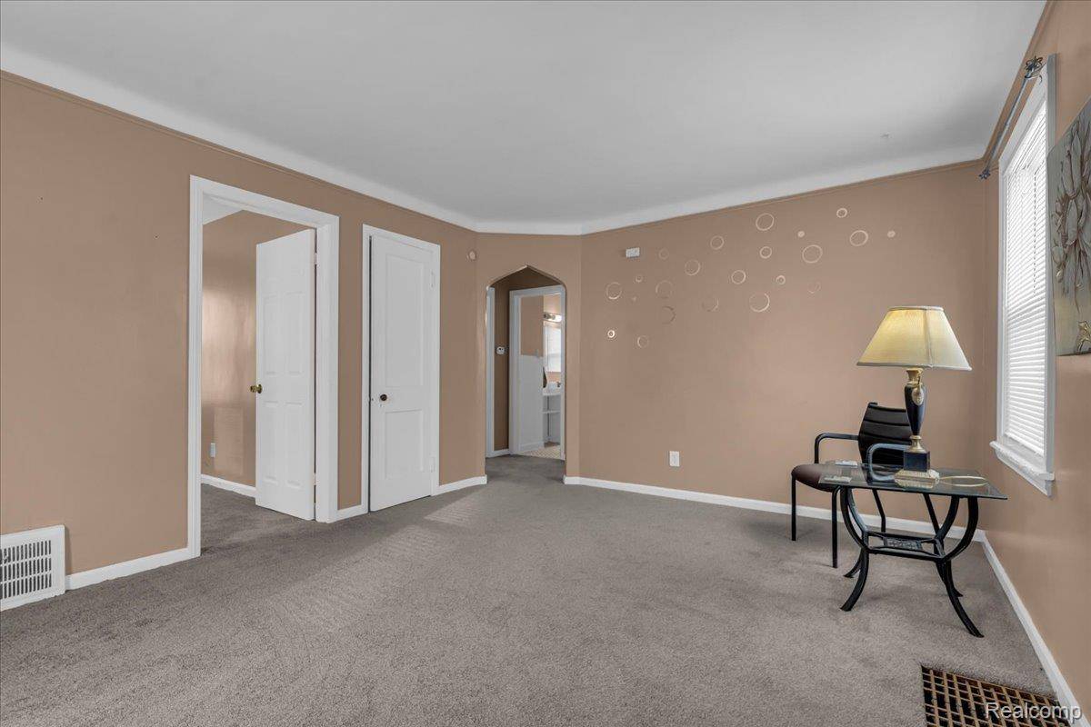 Detroit, MI 48219,18655 Salem ST