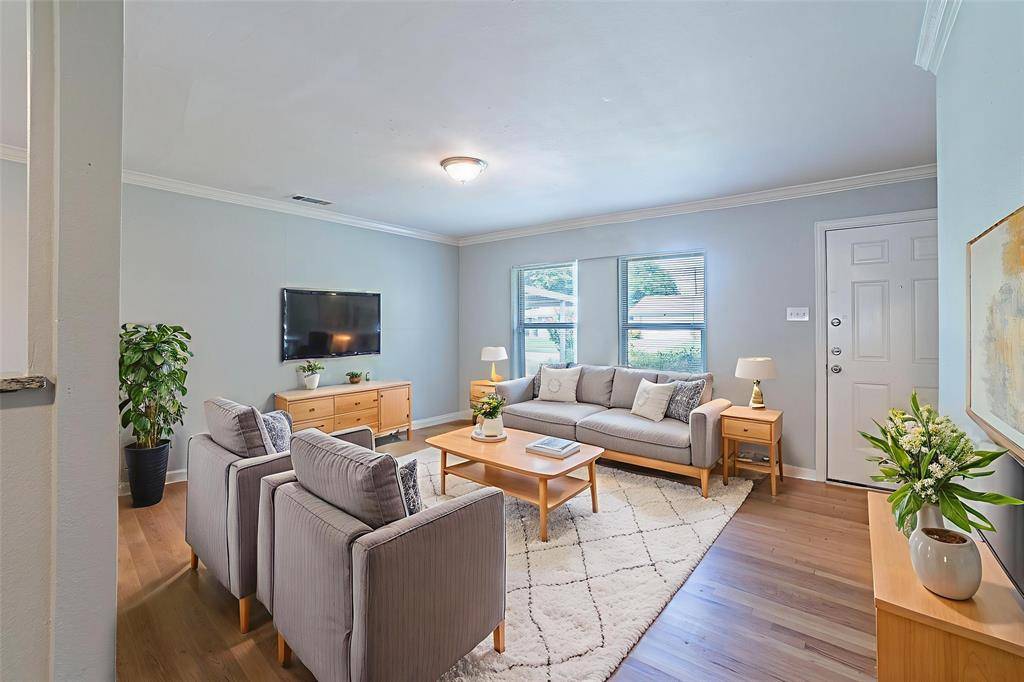 Dallas, TX 75228,10033 Casa Oaks Drive