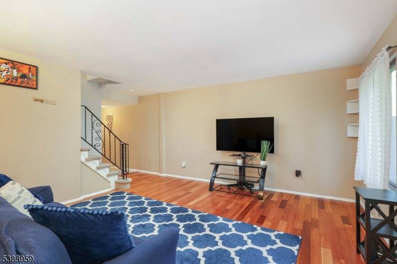 Hillsborough Twp., NJ 08844,897D Merritt Dr #D