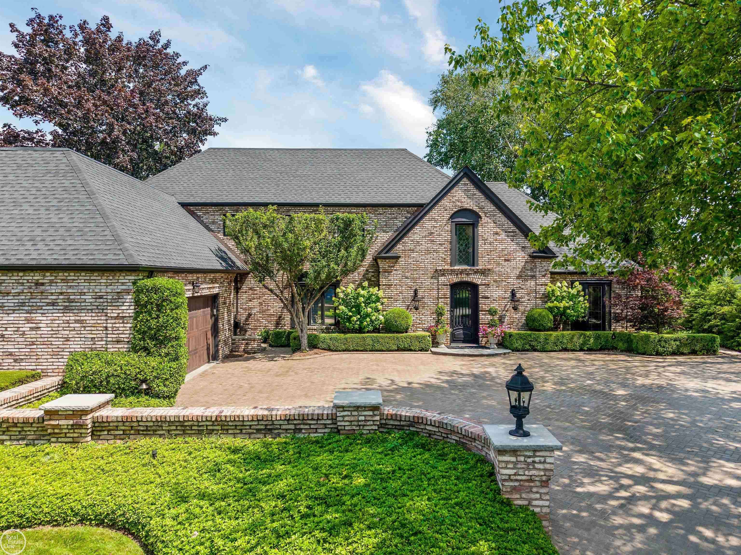 Grosse Pointe, MI 48236,54 Belle Meade ST