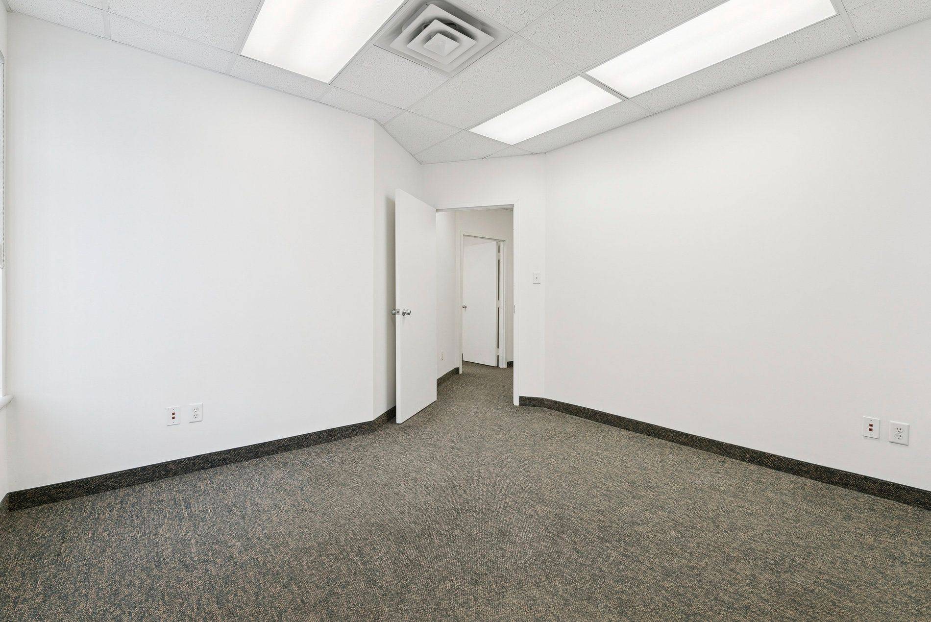 Newmarket, ON L3Y 8Z9,1256 Kerrisdale BLVD