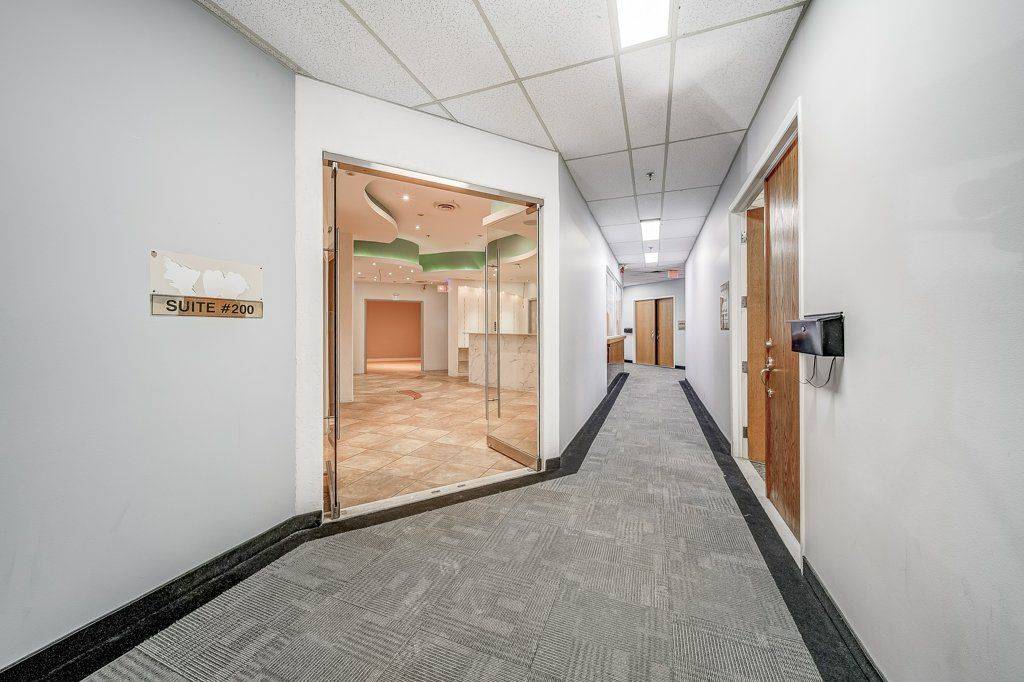 Vaughan, ON L4L 4K9,140 Woodbridge AVE #DU200