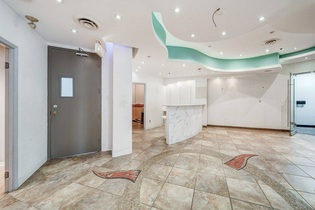 Vaughan, ON L4L 4K9,140 Woodbridge AVE #DU200