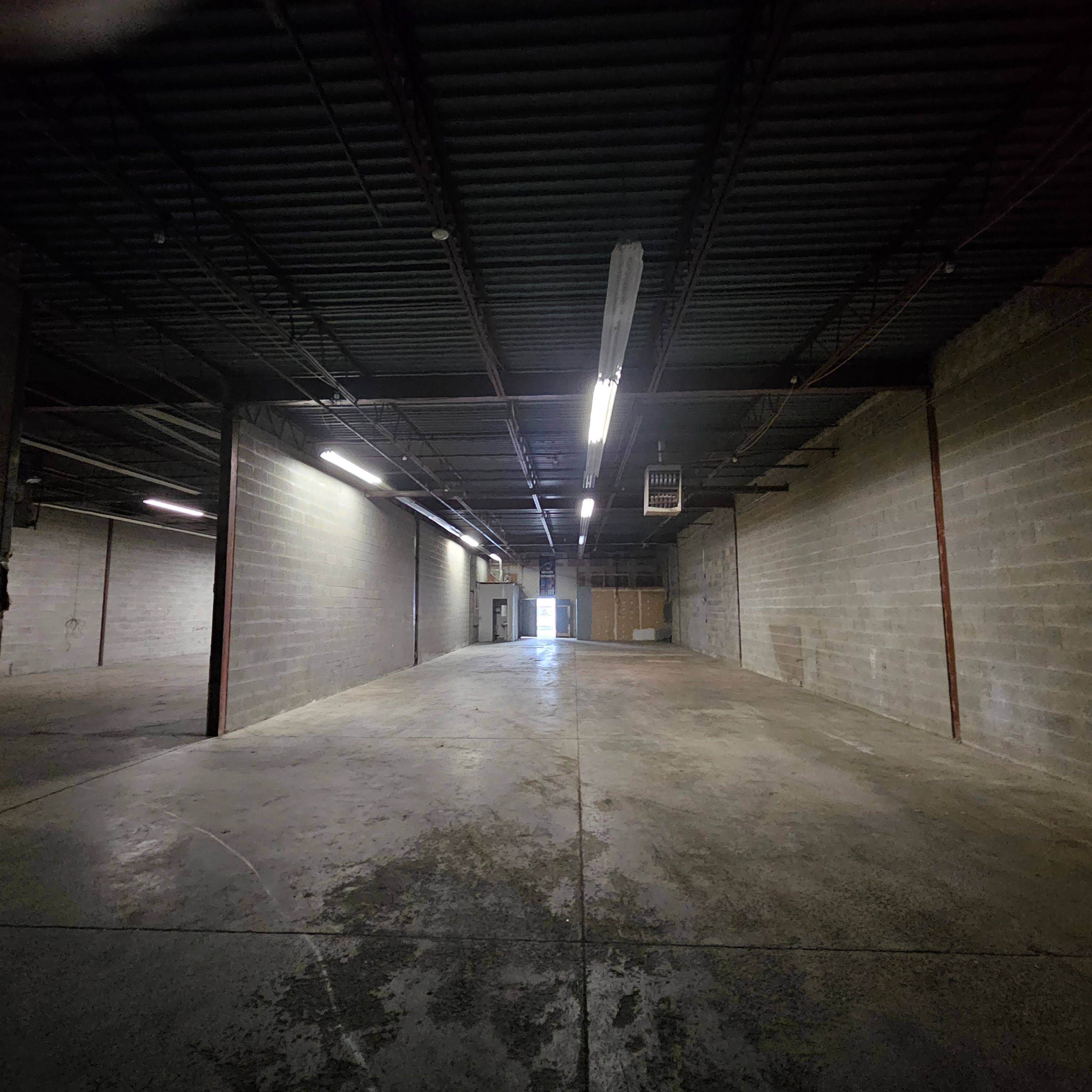 Mississauga, ON L4W 1K8,1268 Eglinton AVE E #A