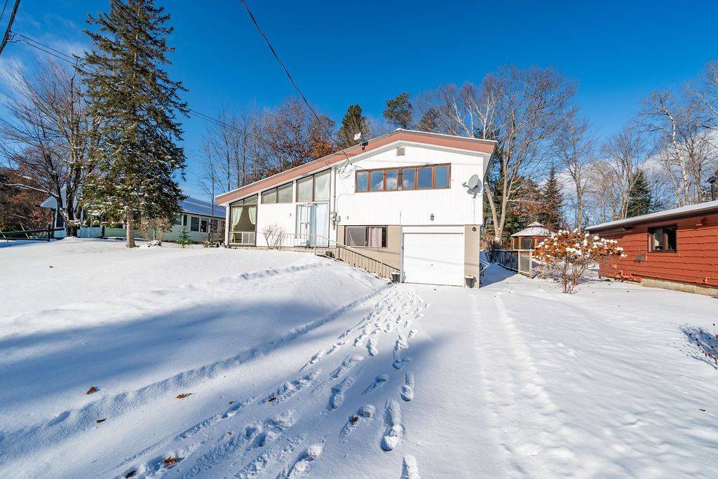 Deep River, ON K0J 1P0,3 Newton CRES