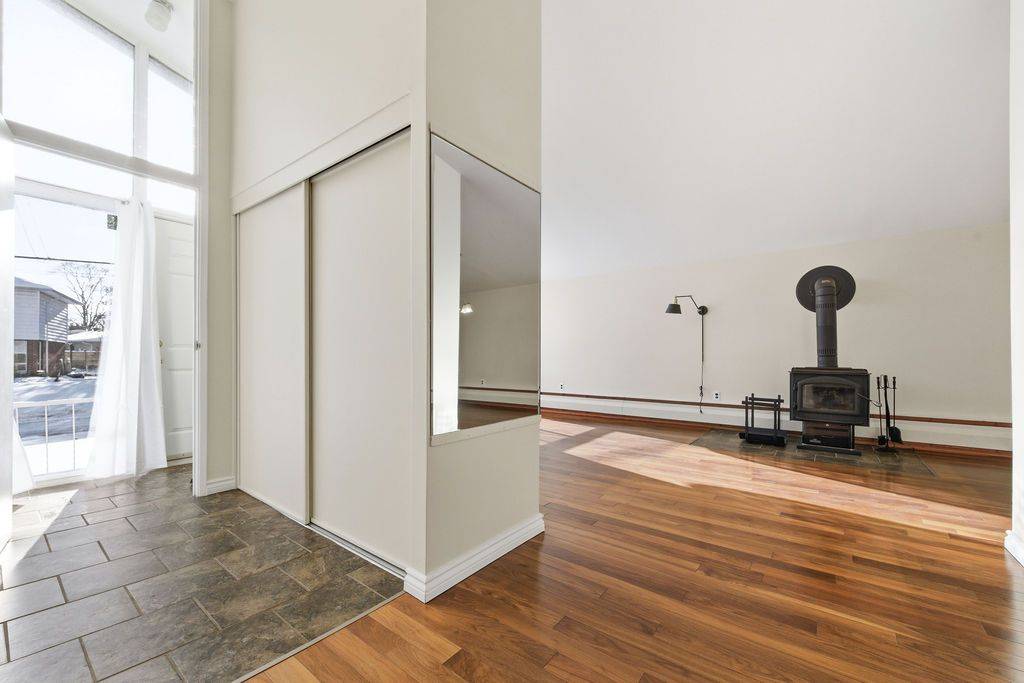 Deep River, ON K0J 1P0,3 Newton CRES