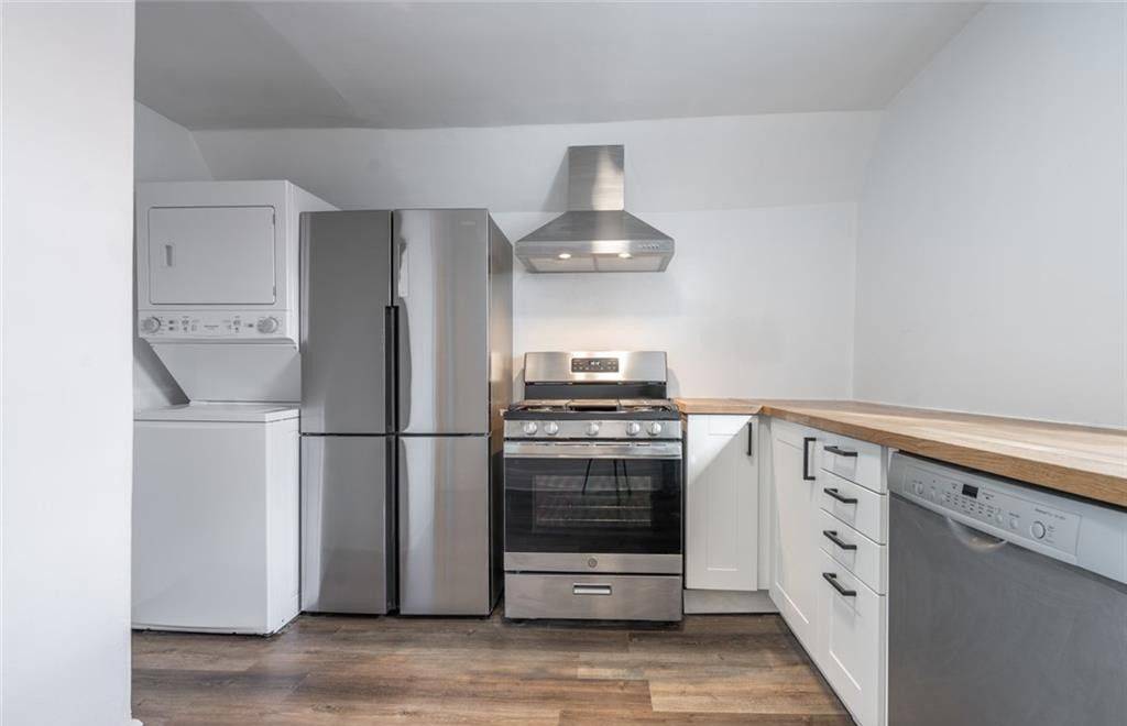 Hamilton, ON L8L 6M9,198 Sherman AVE N #2