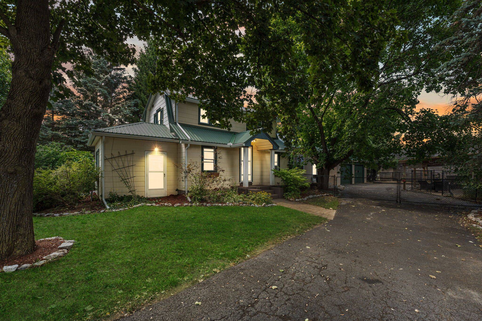 Pelham, ON L0S 1C0,323 Regional 20 RD